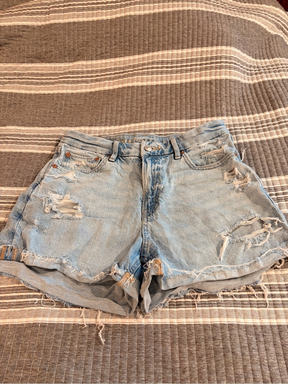 American Eagle Outfitters Women’s 8 Light Wash Distressed Denim Shorts